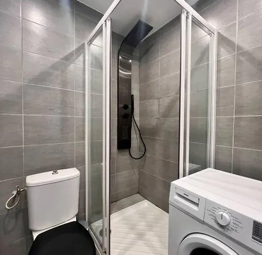 - Charming With Balcony 别墅