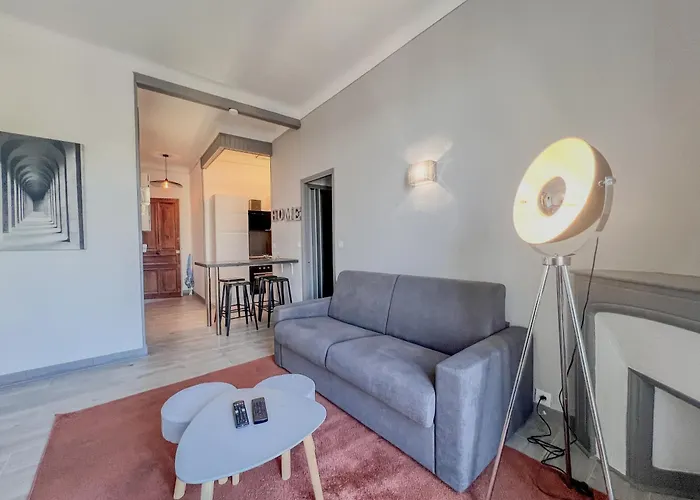 别墅 - Charming With Balcony